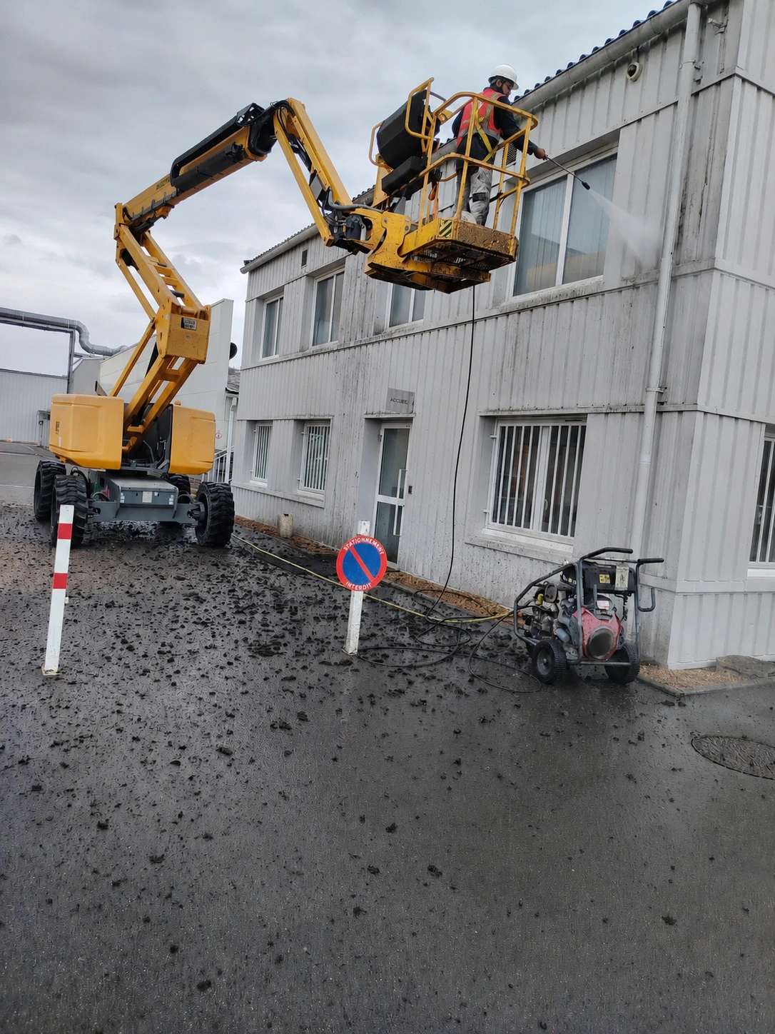 Nettoyage de façade, vitres et toiture